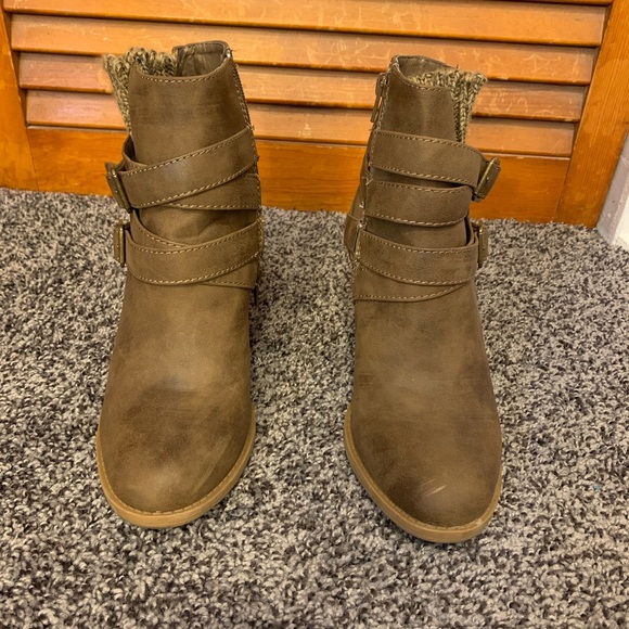 WRAPAROUND BUCKLE BOOTIE - Picture 4 of 8